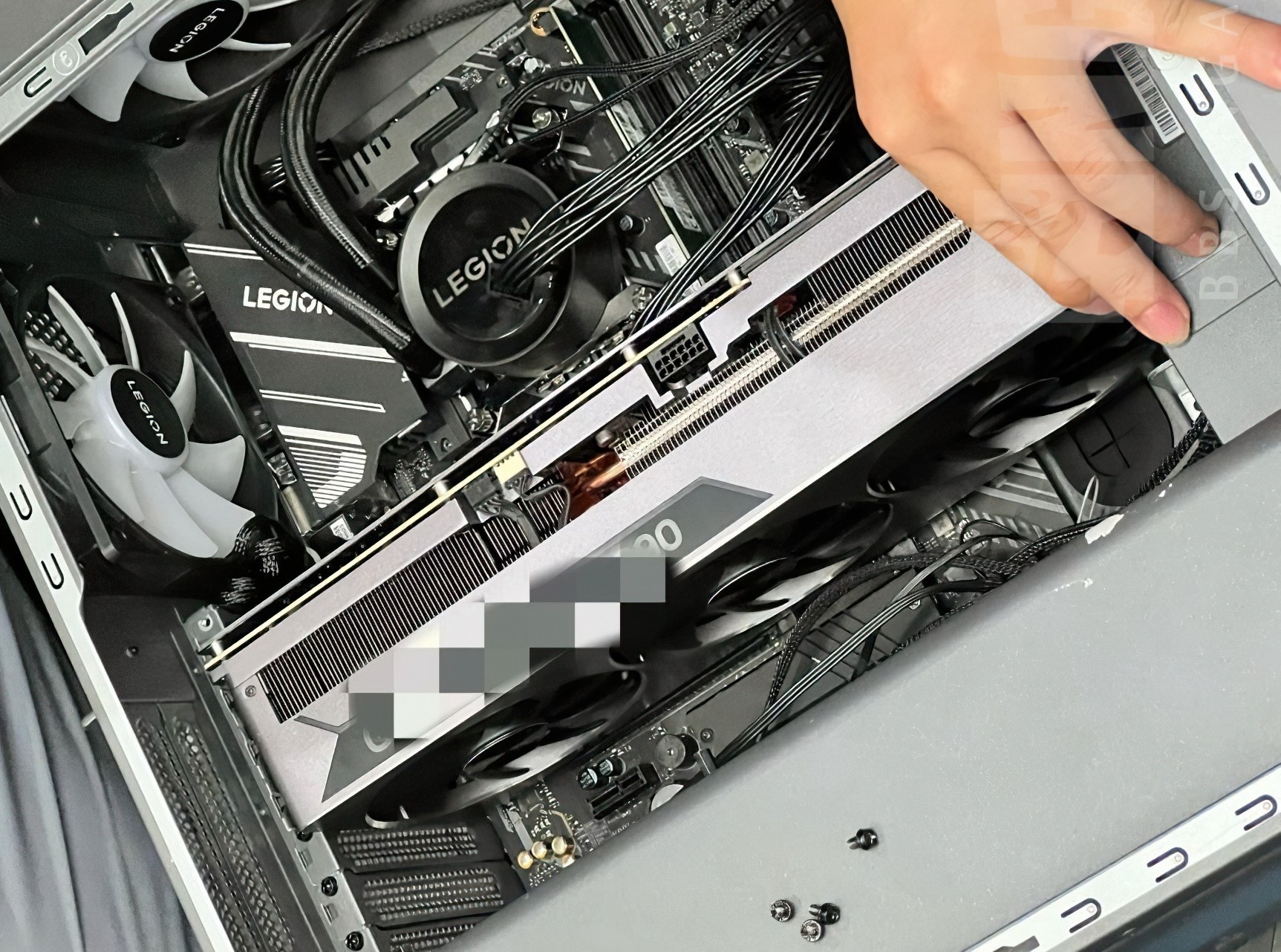 Hé lộ hàng loạt hình ảnh mới về GPU Lenovo GeForce RTX 4090 độ dài 36 cm